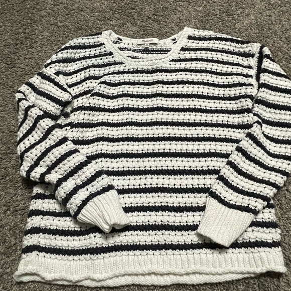 Madewell Sweaters - Madewell Women’s XS sweater White and Blue stripes‎ crocket knit Nautical fresh.